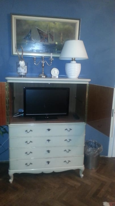 TV Kasten Hotel Zeilinger Schlössl