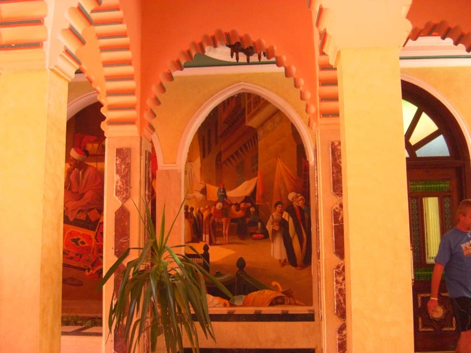 Vor der Rezeption in der Ladenstrasse Pickalbatros Alf Leila Wa Leila Resort - Neverland Hurghada