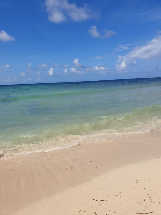 Strand Wyndham Alltra Samana