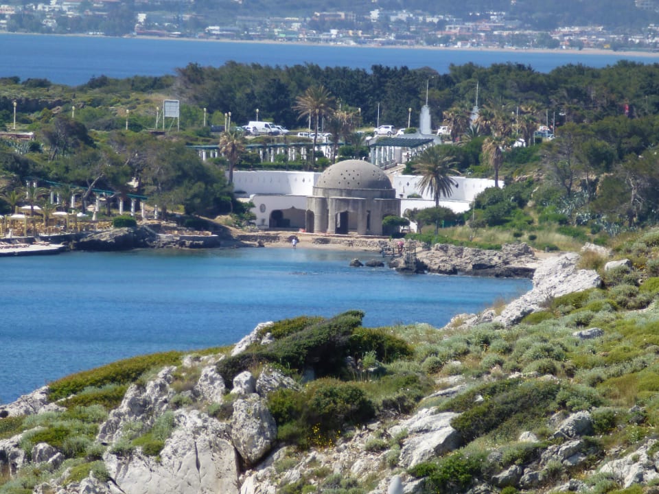Blick vom Pool zur Therme Hotel Kalithea Horizon Royal