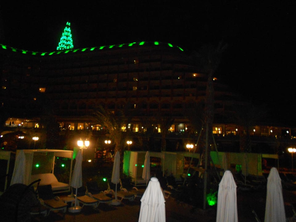 Poolanlage bei Nacht Hotel Delphin Imperial