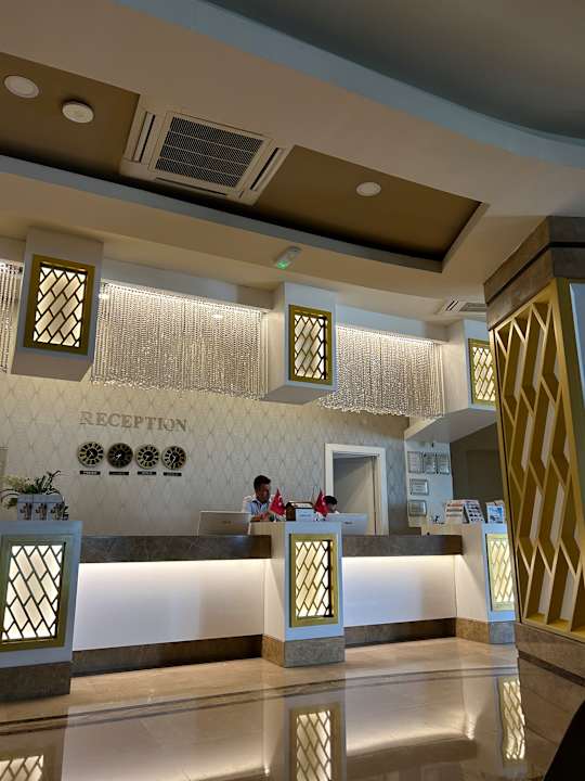 Lobby Dream World Resort & Spa
