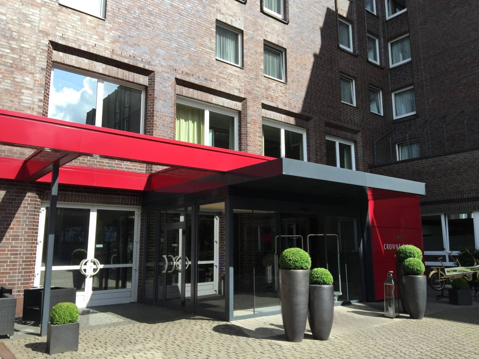 Eingangsbereich Crowne Plaza ® Hamburg - City Alster