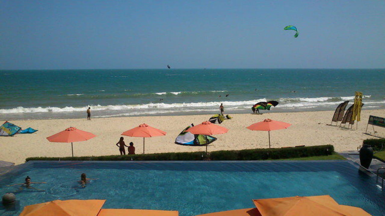 Pool vom Frückstücksraum aus Hotel Unique Mui Ne Resort