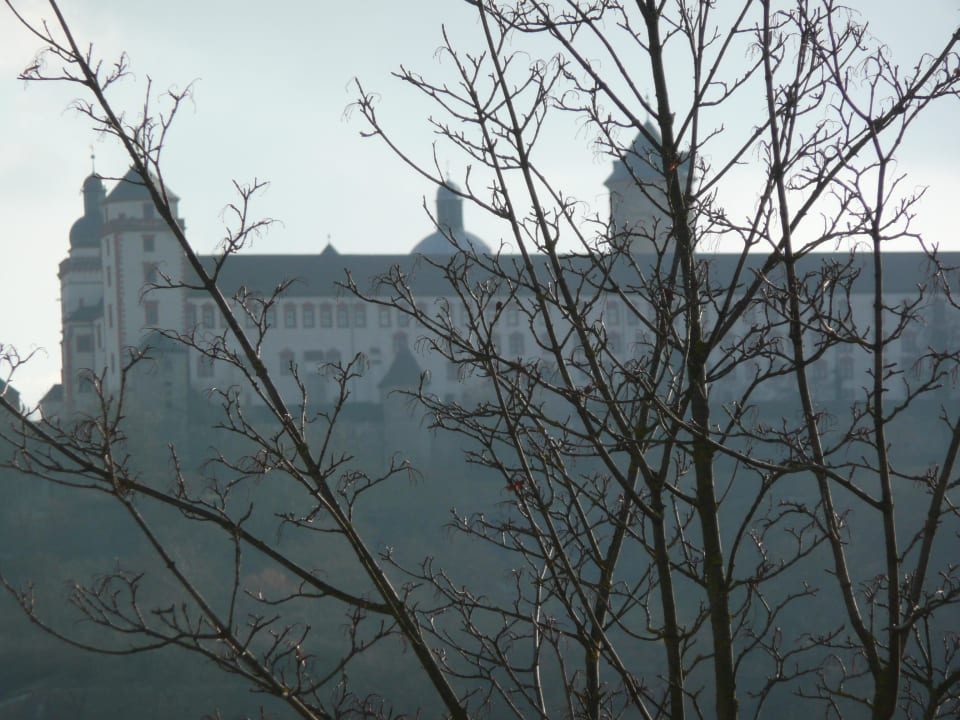 Festung Marienburg vom Balkon aus zu sehen Maritim Hotel Würzburg