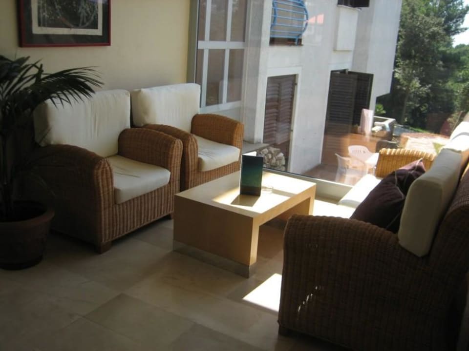 Die Sitzgelegenheiten des Barbereichs Sunny Krk by Valamar