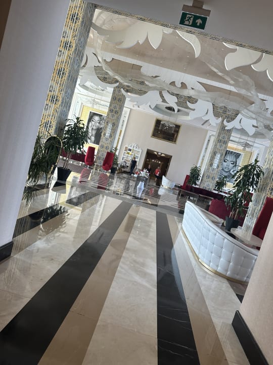 Lobby Azura Deluxe Resort & Spa Hotel