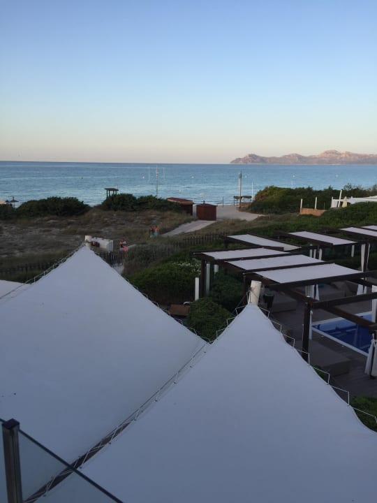 Blick vom Erwachsenenpool auf den Strand Zafiro Bahia