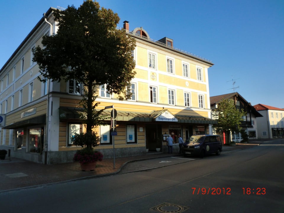 Ansicht von der Geschäftsstrasse Hotel Bayerischer Hof