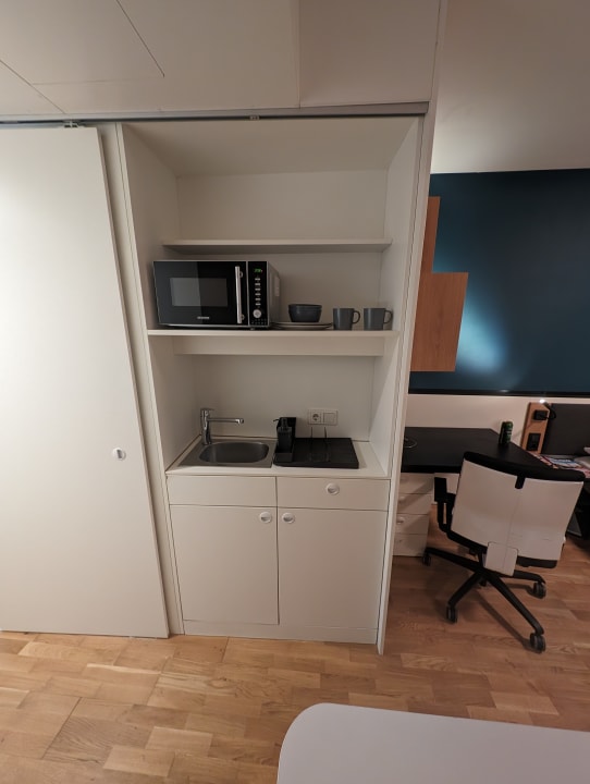 Zimmer Dean's College Hotel