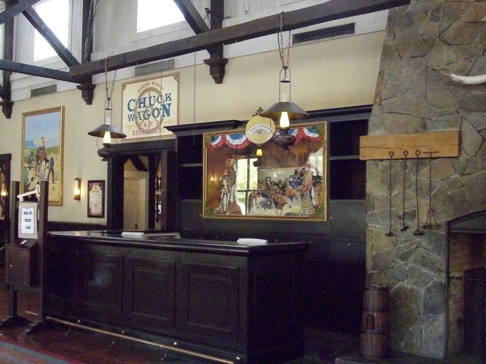 Check Out Schalter Disney's Hotel Cheyenne