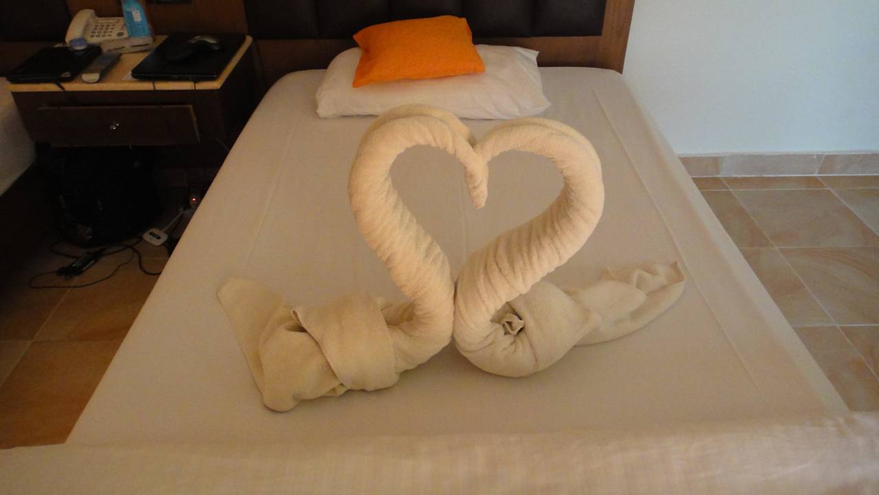 Gruß vom Zimmerboy Pickalbatros Alf Leila Wa Leila Resort - Neverland Hurghada