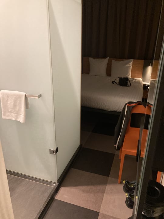 Zimmer Maxhotel Amsterdam Airport Schiphol - Recently Renovated