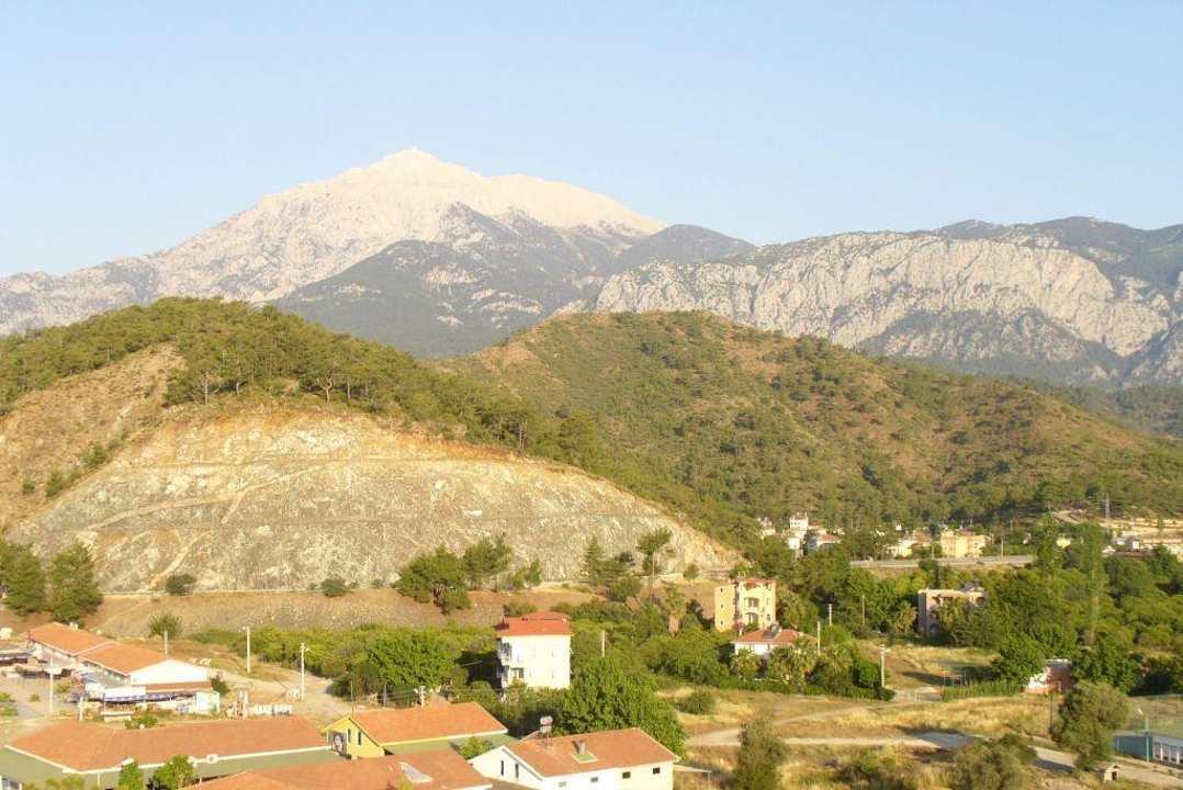 Widok z okna hotelu Kilikya Resort Camyuva
