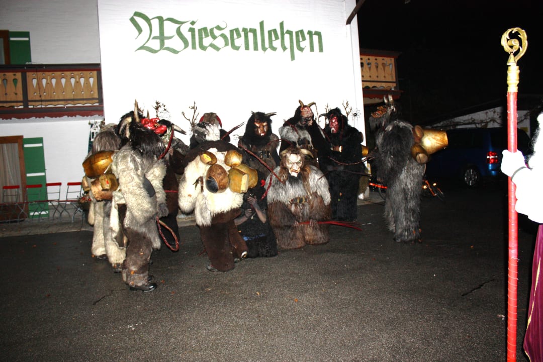 Der Nikolaus und seine Gefährten im Wiesenlehen Ferienwohnungen Wiesenlehen