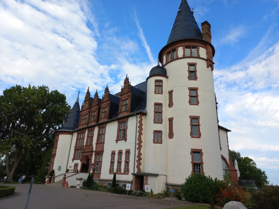 Außenansicht Seehotel Schloss Klink