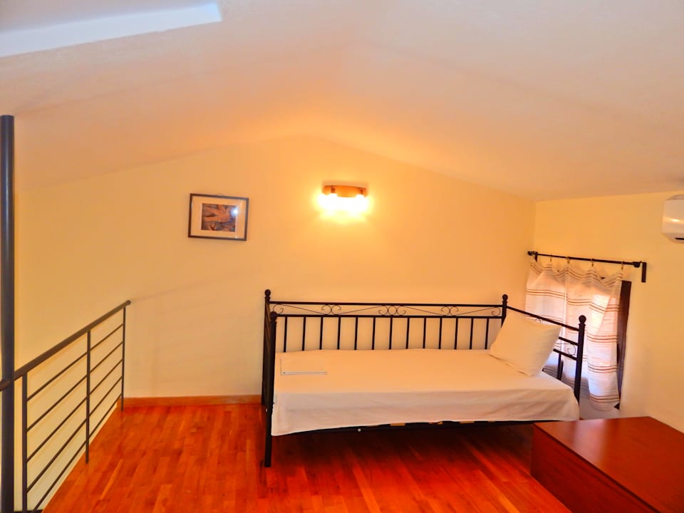 Zimmer Kripis Studio Paliouri