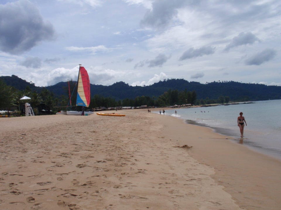 Wunderschöner einsamer Strand La Flora Khao Lak