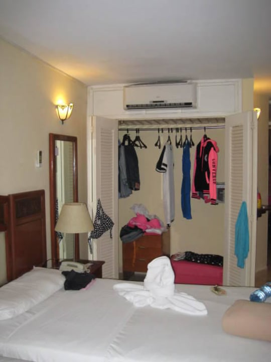 Kleiderschrank 114 Hotel Los Cactus