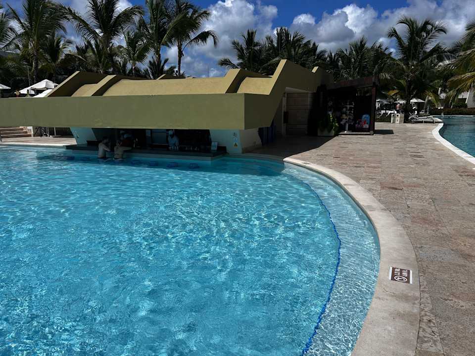 Pool Dreams Onyx Resort & Spa