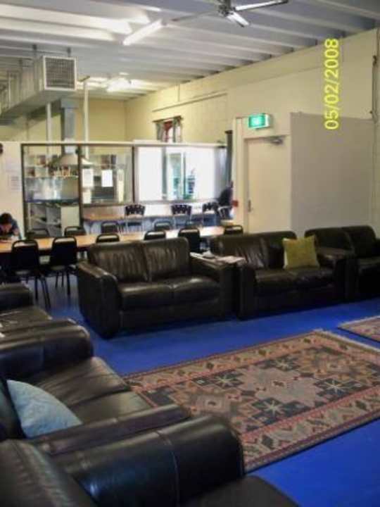 Lounge Adelaide's Shakespeare Backpackers International  Hostel