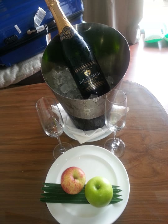 Honeymoon Obst Centara Ras Fushi Resort & Spa Maldives