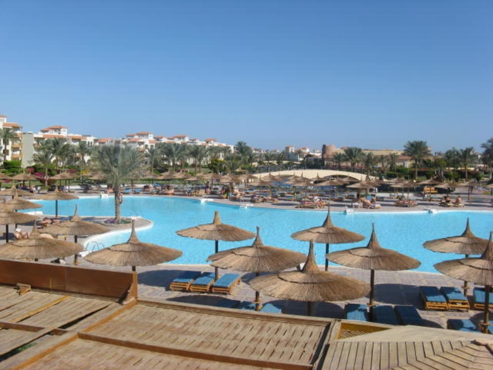 Pool vor dem Haupthaus Pickalbatros Dana Beach Resort - Hurghada
