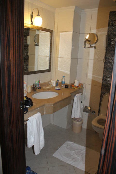 Blick ins Badezimmer Aydinbey Kings Palace & Spa