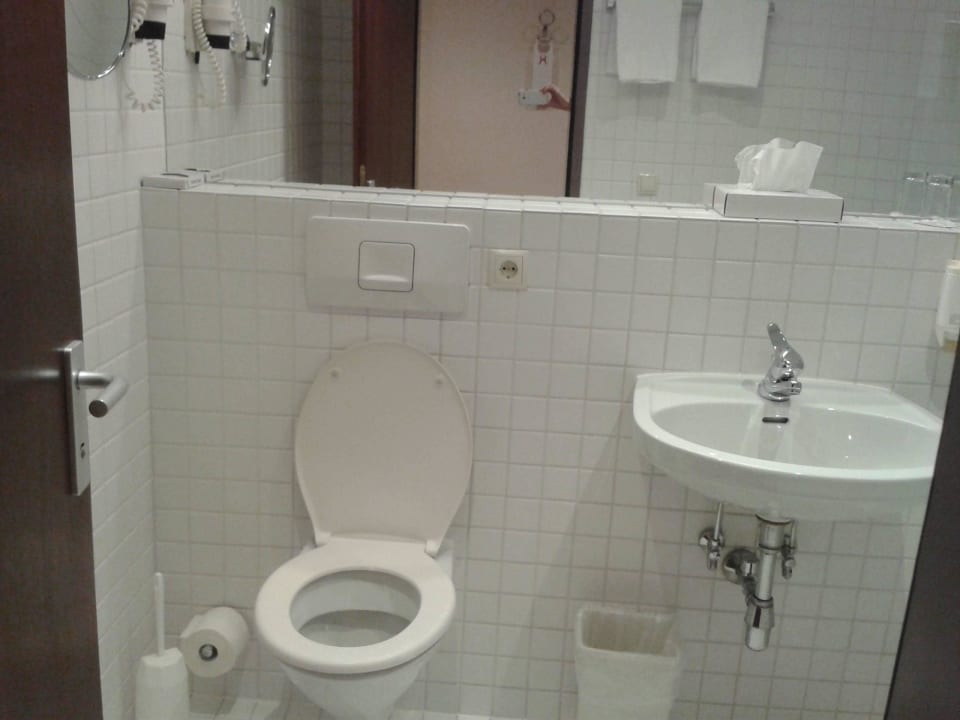 Badezimmer mit WC Hotel Andreas Hofer