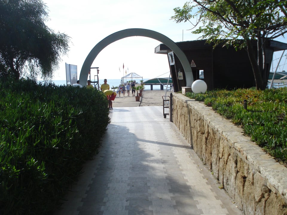 Direkte Verbindung vom Hotel zum Strand Concorde De Luxe Resort