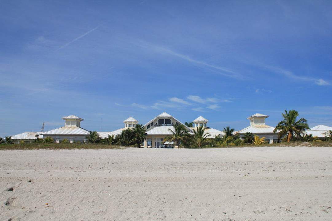 Blick vom Strand auf das Hotel Fiesta Americana Punta Varadero