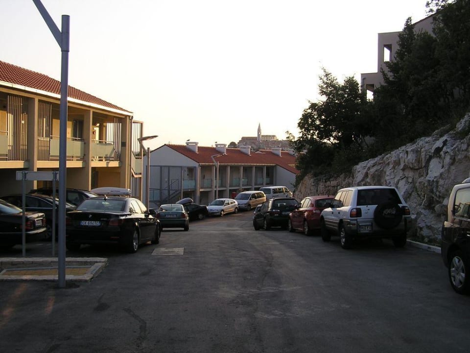 Straße in der Hotelanlage Maistra Select Belvedere Resort
