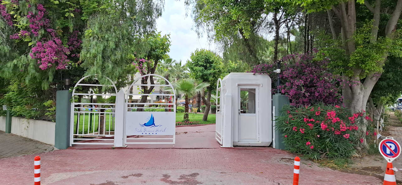 Gartenanlage Side Breeze Hotel