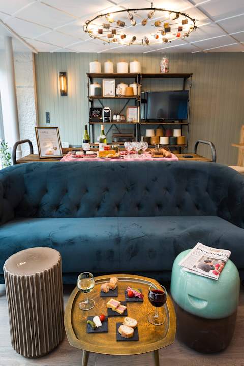 Lobby Hotel Silky by HappyCulture