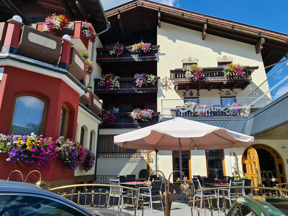 Außenansicht Hotel Alpenrose Pertisau
