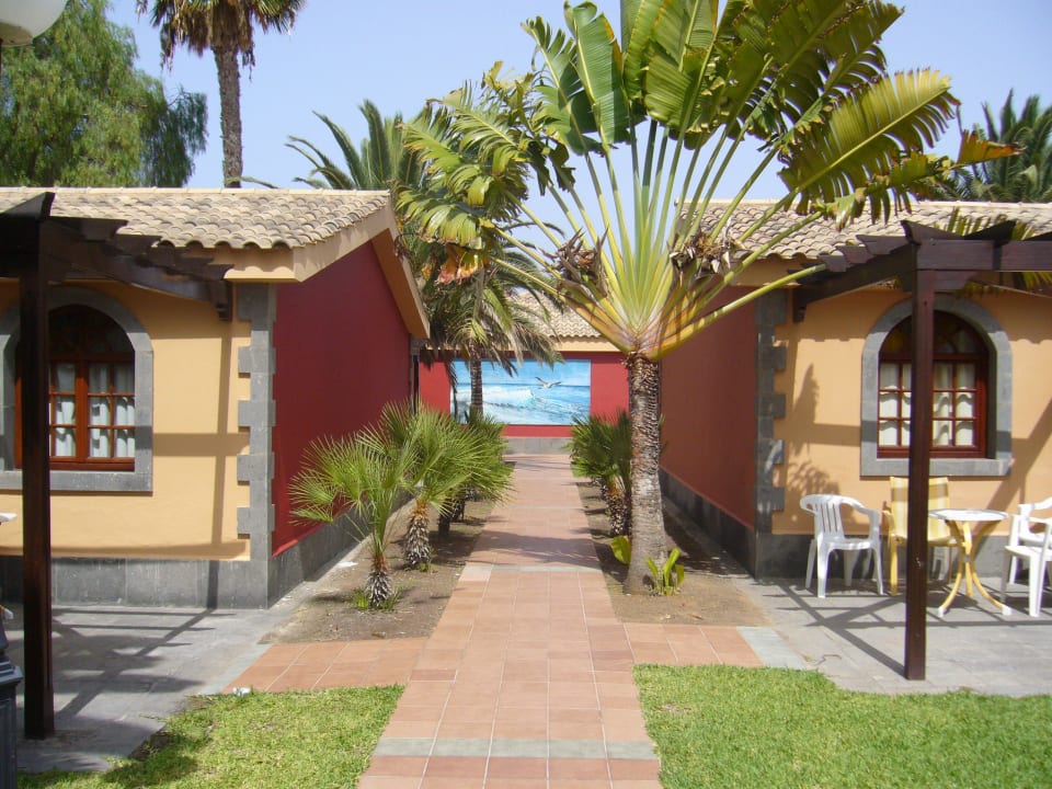 Gemälde außen am Bungalow Suites & Villas by Dunas