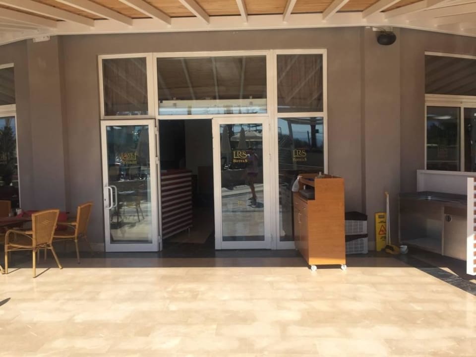 Restauranteingang  LRS Port River Hotel & Spa