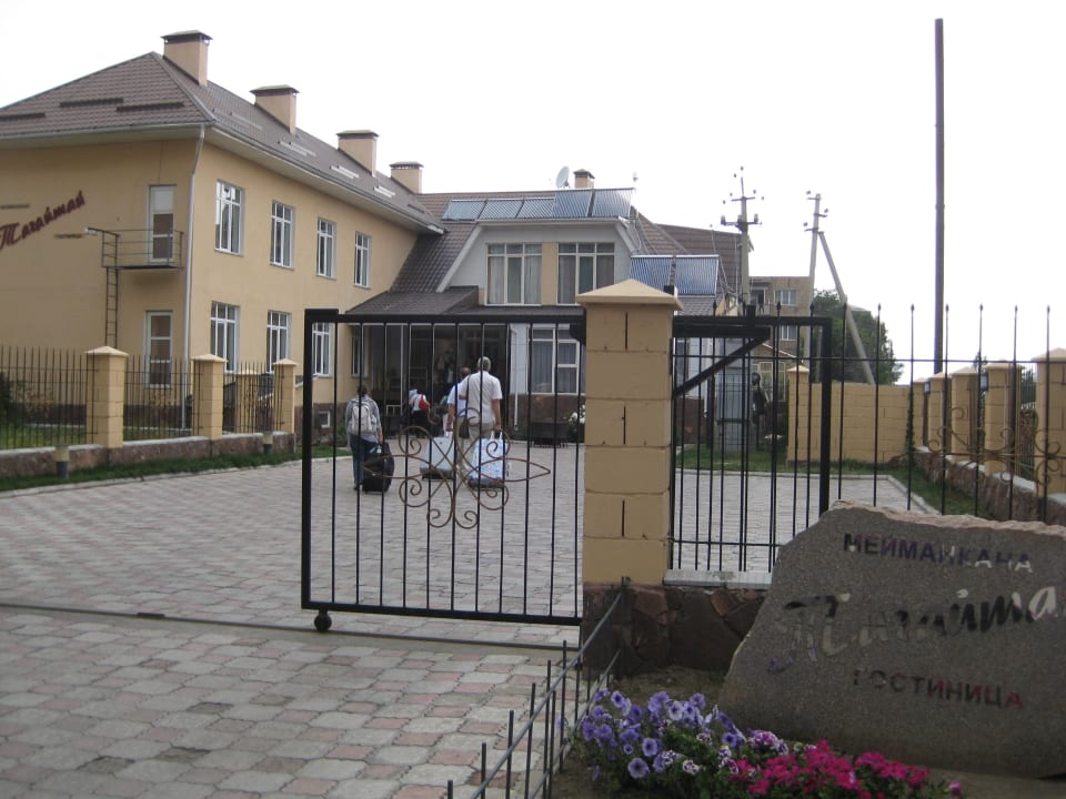 Zufahrt Guesthouse Tagaitai