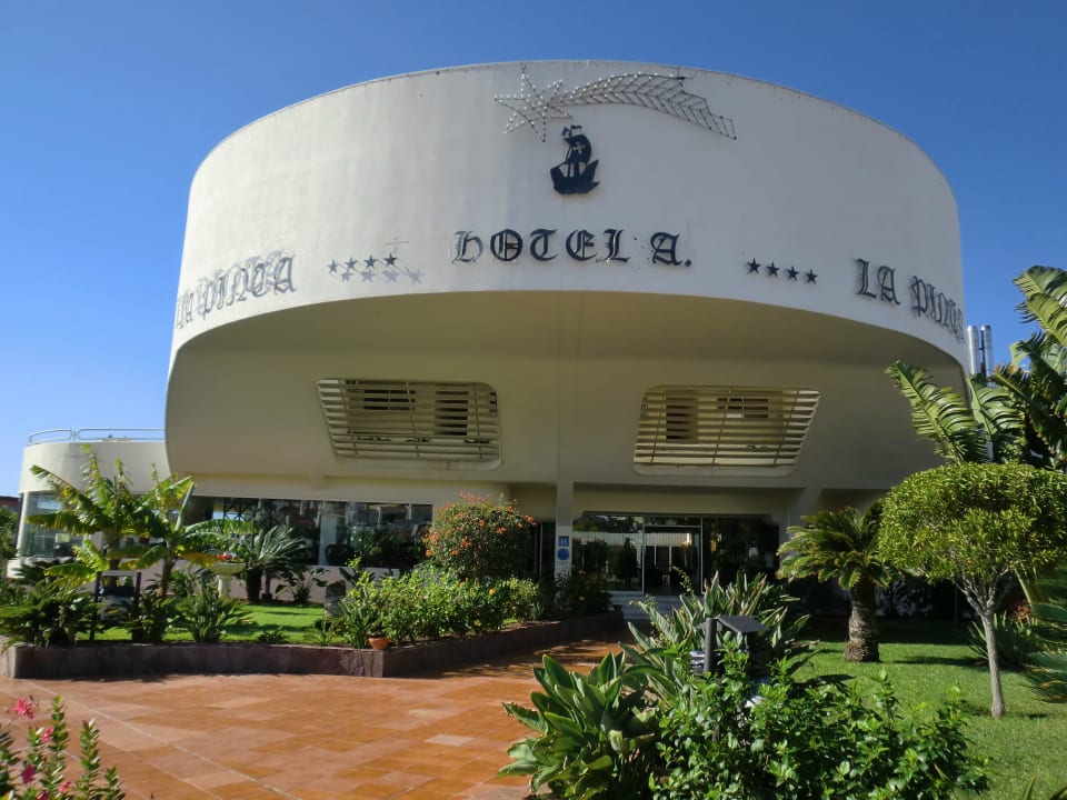 Hoteleingang HOVIMA La Pinta Beachfront Family Hotel