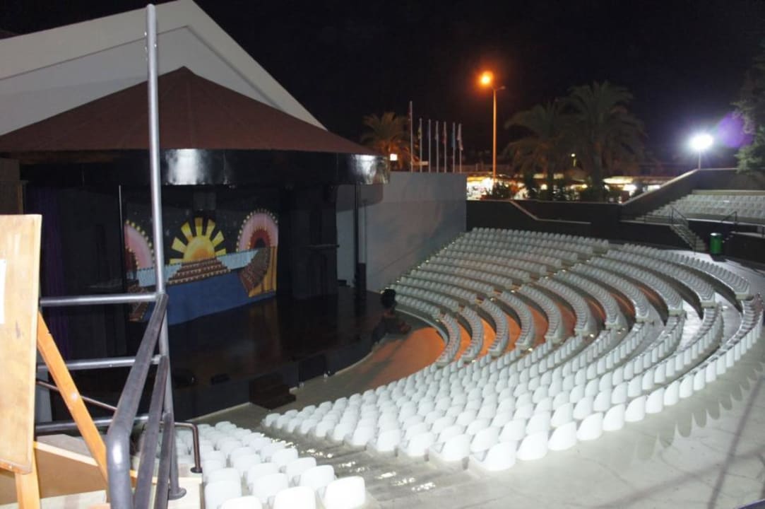 Amphitheater Club Grand Side