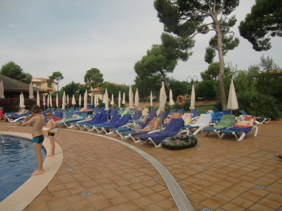 8.30 Uhr und alle Liegen besetzt Zafiro Mallorca