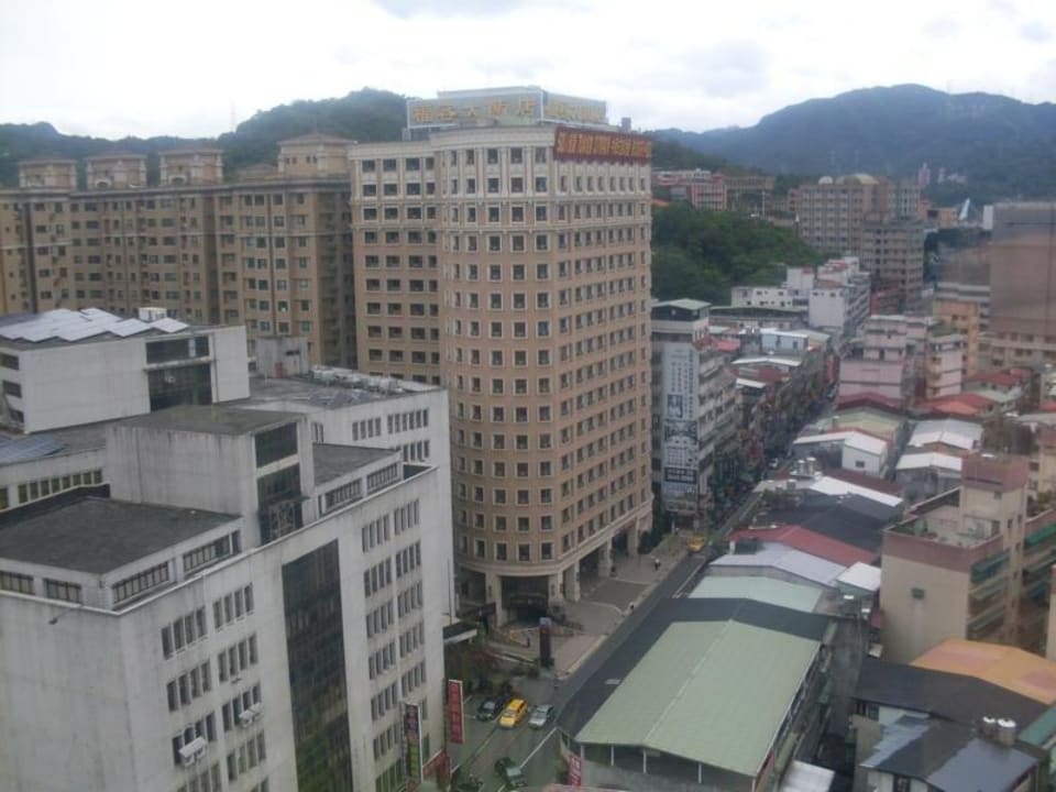 Blick in den Stadtteil Shenkeng Hotel Holiday Inn East Taipei