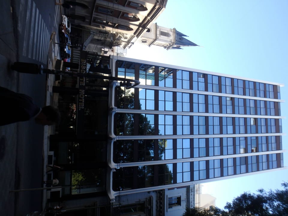 Blick auf dir Straßenfront des Hotels Bisonte Palace Hotel
