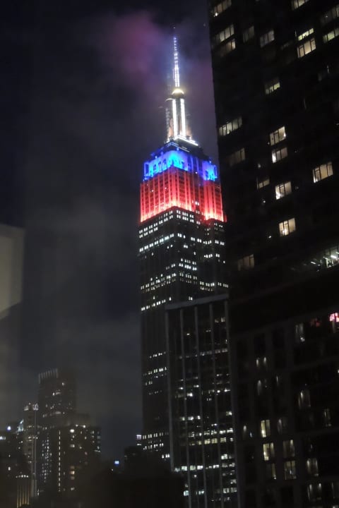 Blick vom Zimmer aus Empire State Buildung -Nacht- DoubleTree Hotel by Hilton New York City - Chelsea
