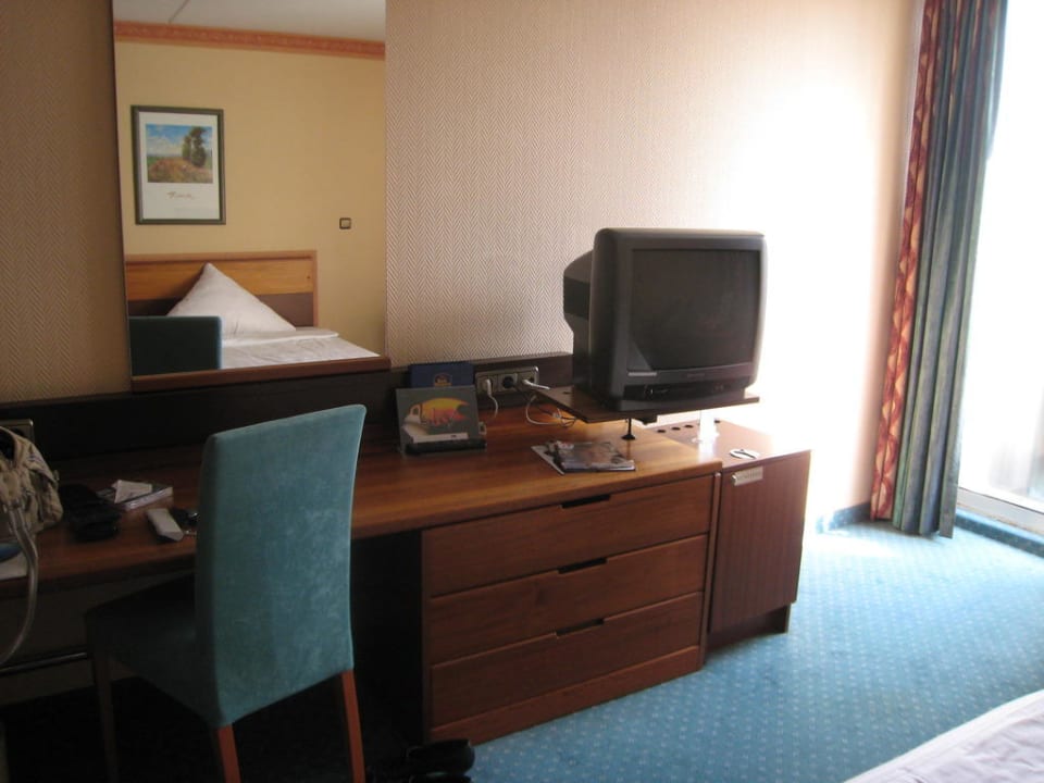 Schreibtisch/Fernseher Wyndham Garden Kassel