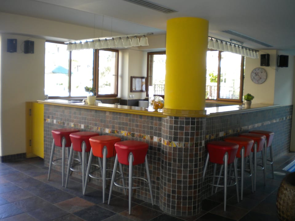 Poolbar Nahaufnahme Hotel Theartemis Palace