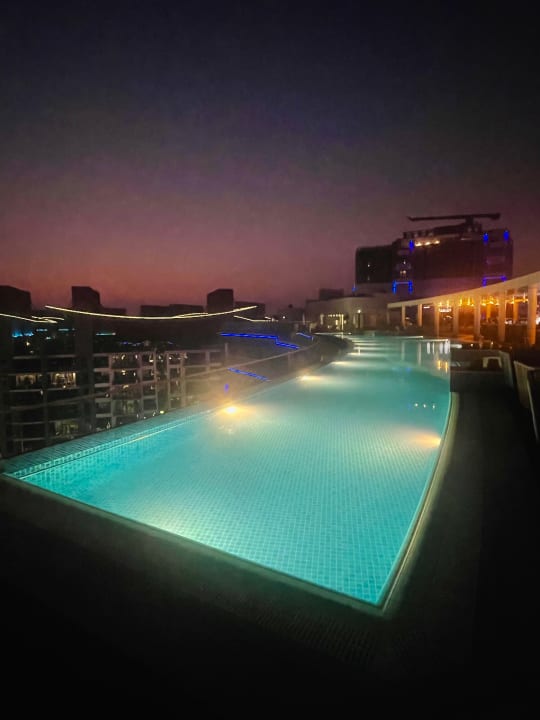 Pool NH Collection Dubai The Palm