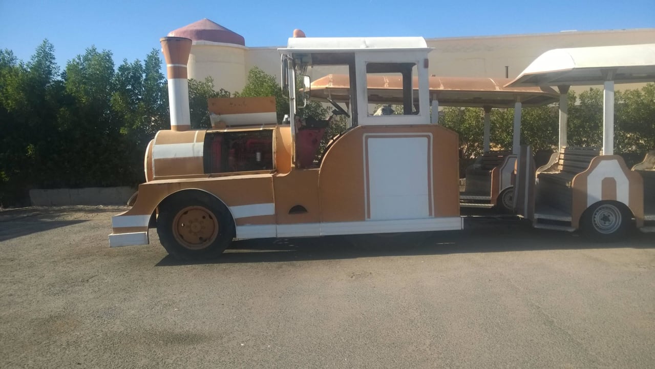 Schrottreifes Poolshuttle Siva Golden Bay Makadi