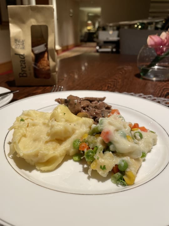 Gastro Hotel The Ritz-Carlton Jakarta, Mega Kuningan