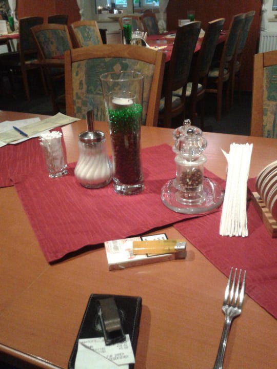 Esstisch Hunderesort Waldeck